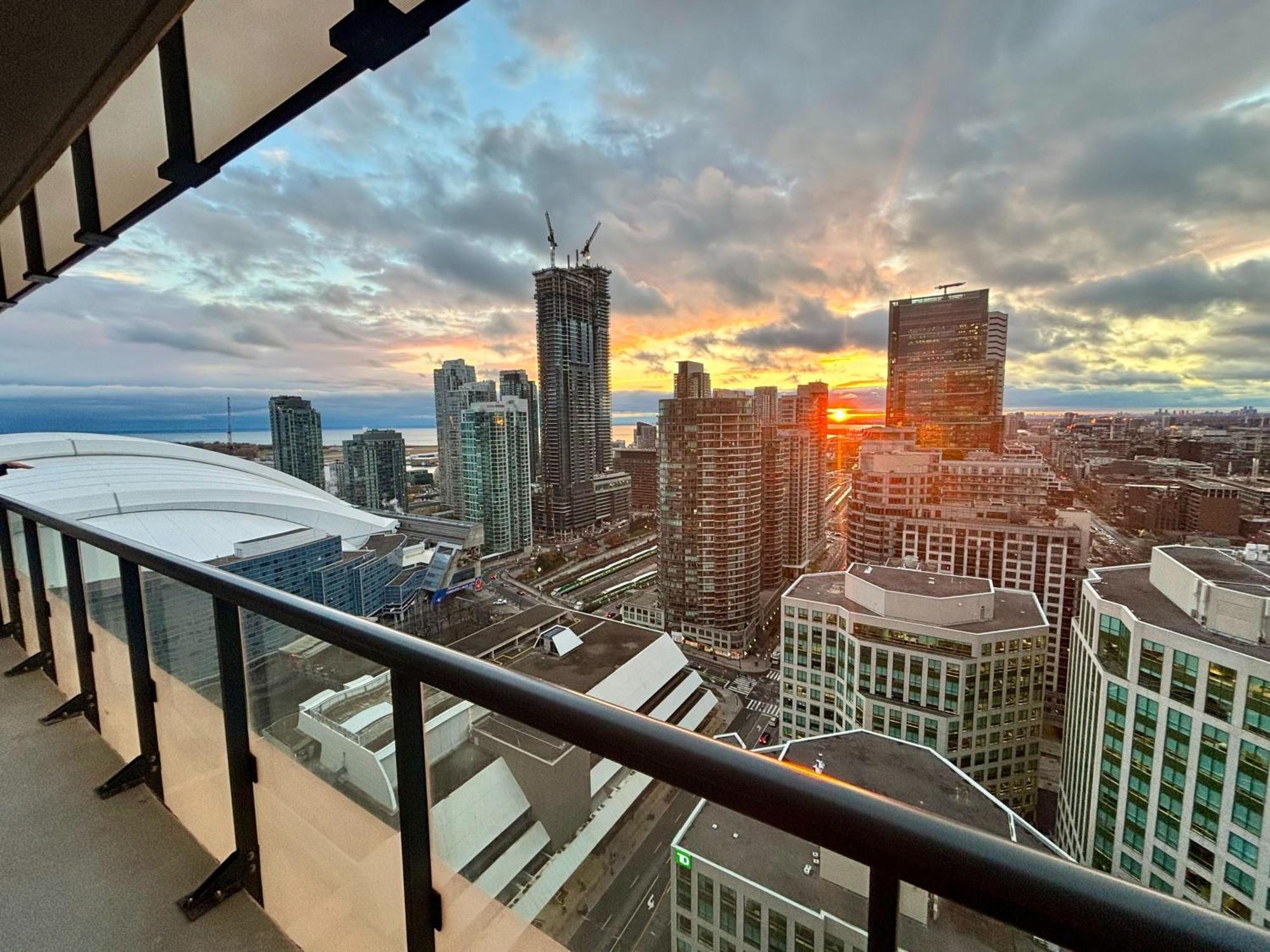 Stylish Suite At 300 Front Street W Toronto Eksteriør billede
